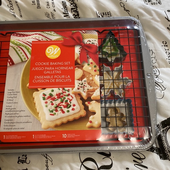 Cookie Baking Sheet with 10 Cookie Cutters - Picture 8 of 8